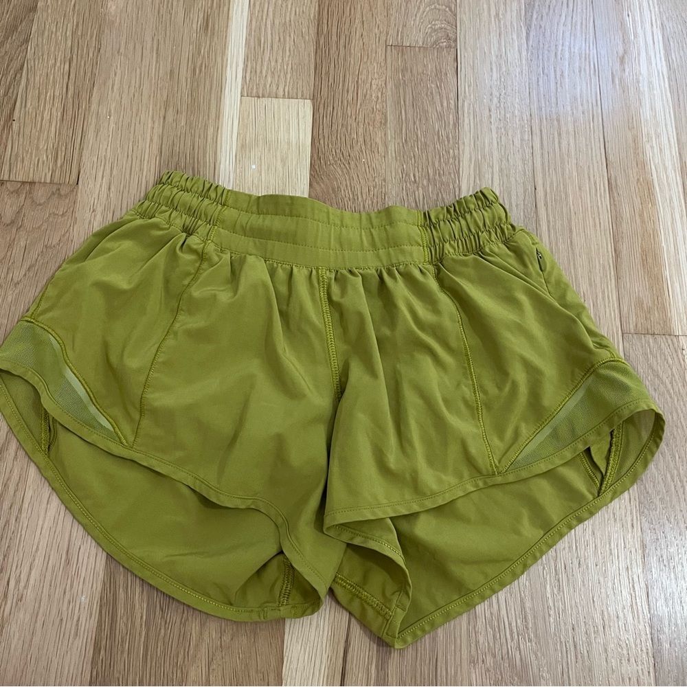 Lululemon Hotty Hot Shorts 2.5in Size 4